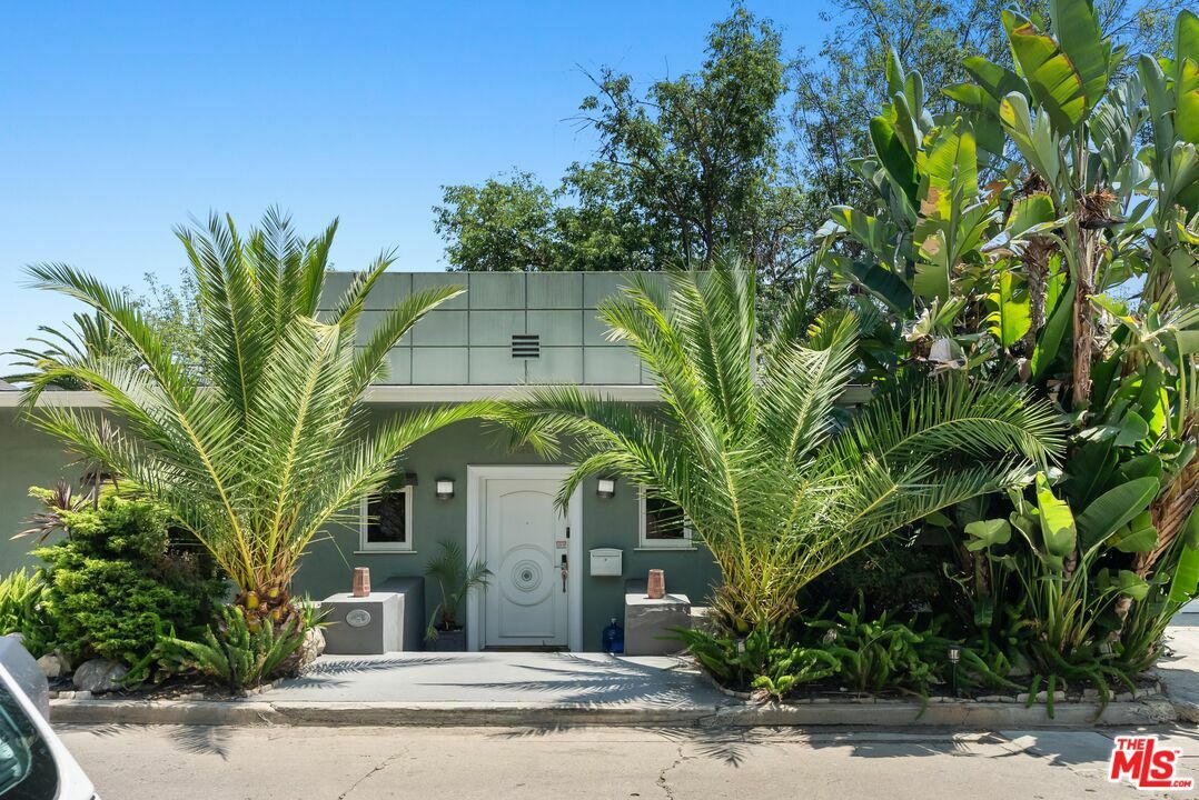 6630 Whitley Ter  Los Angeles CA 90068 photo