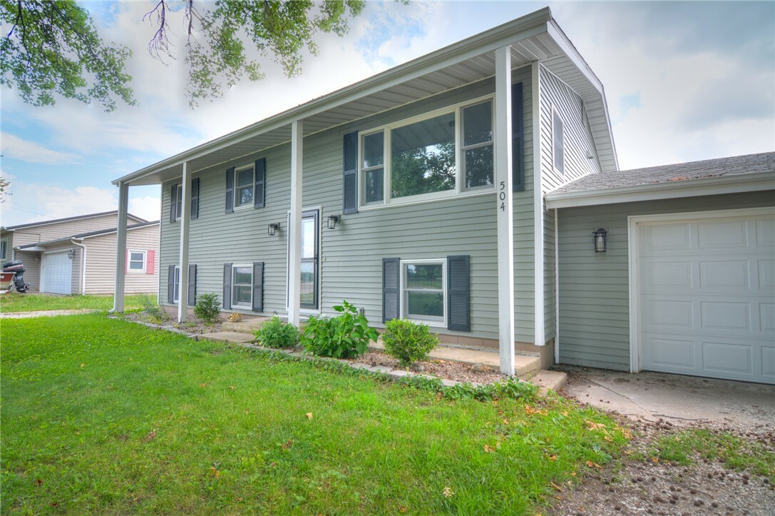 Property Photo:  504 N East Street  IL 62554 