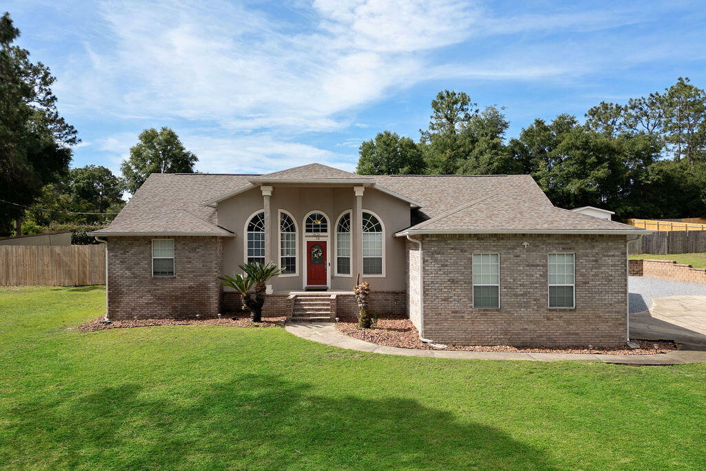 Property Photo: 131 Wedgewood Lane FL 32536