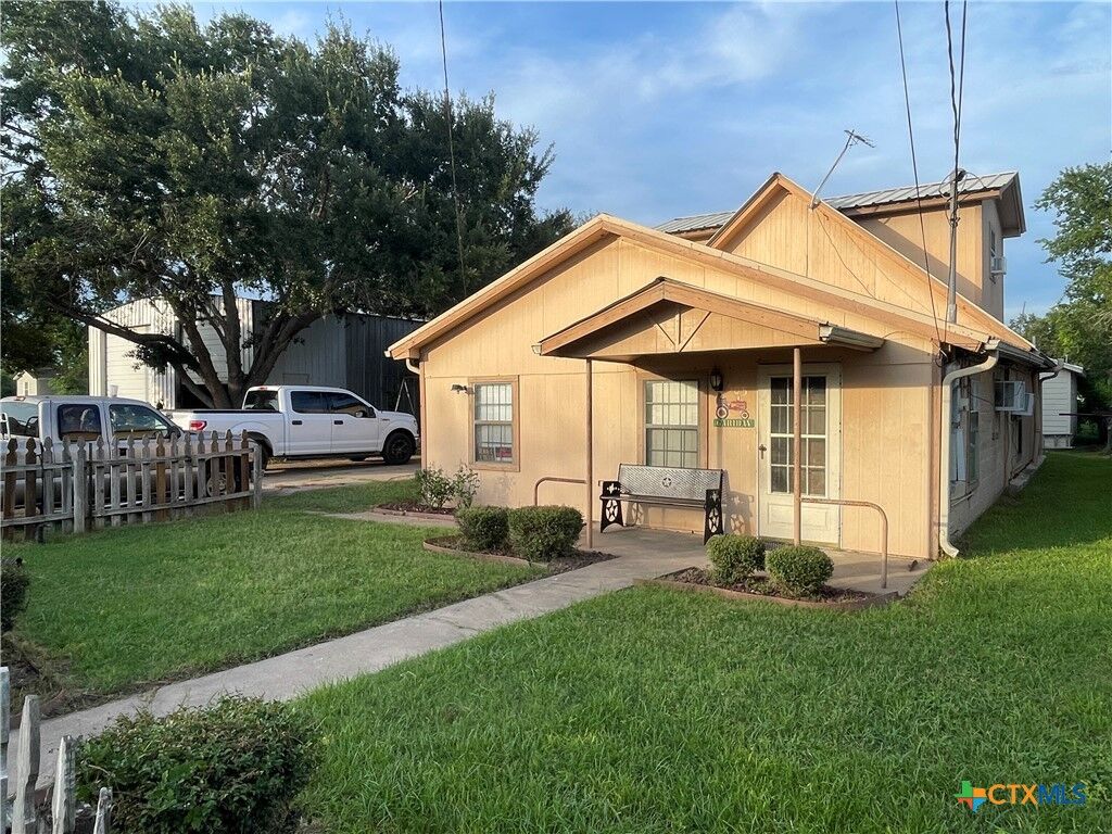 Property Photo: 505 Pearl Street TX 77954