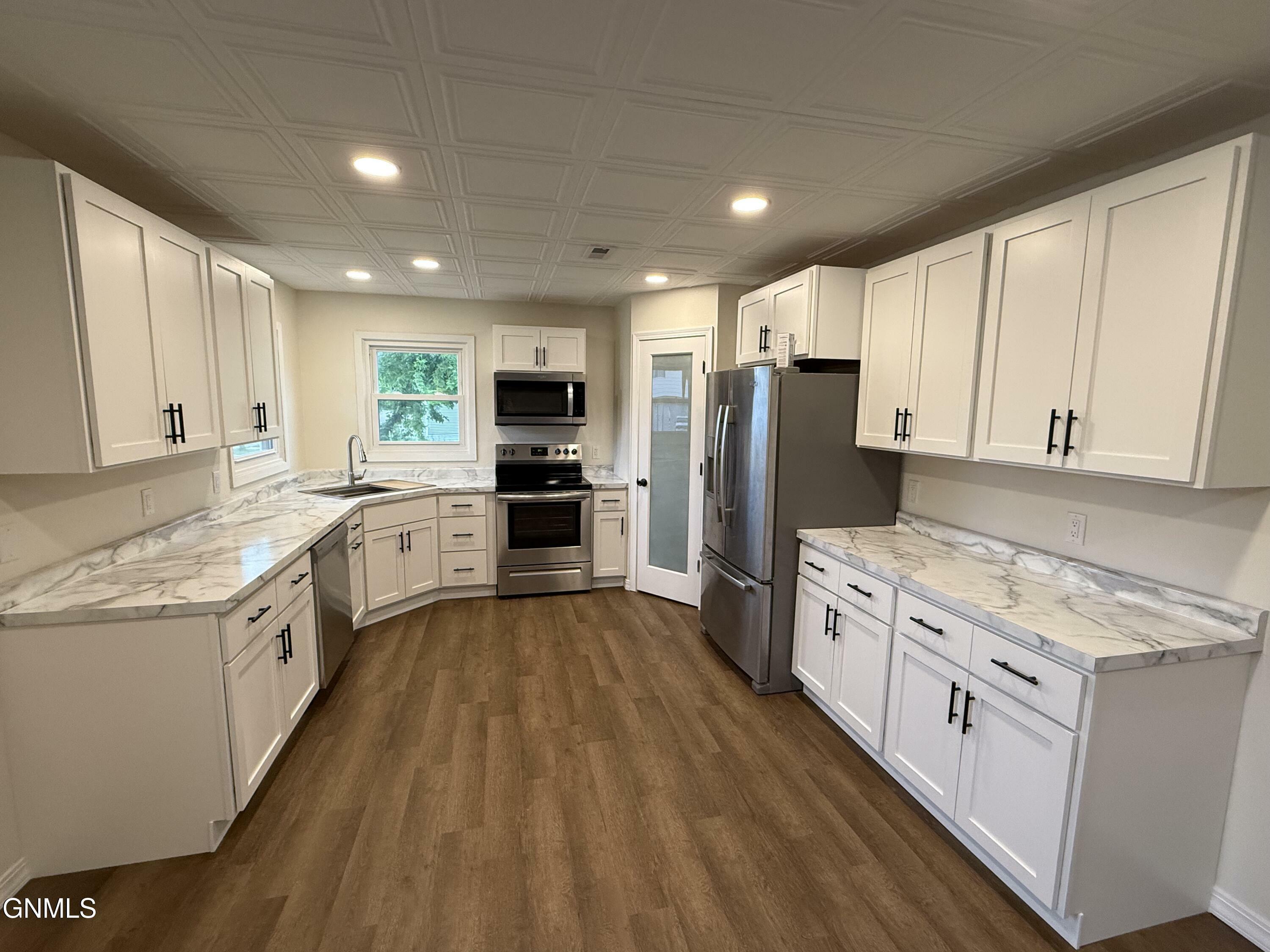 Property Photo:  520 S 10th Street  ND 58504 