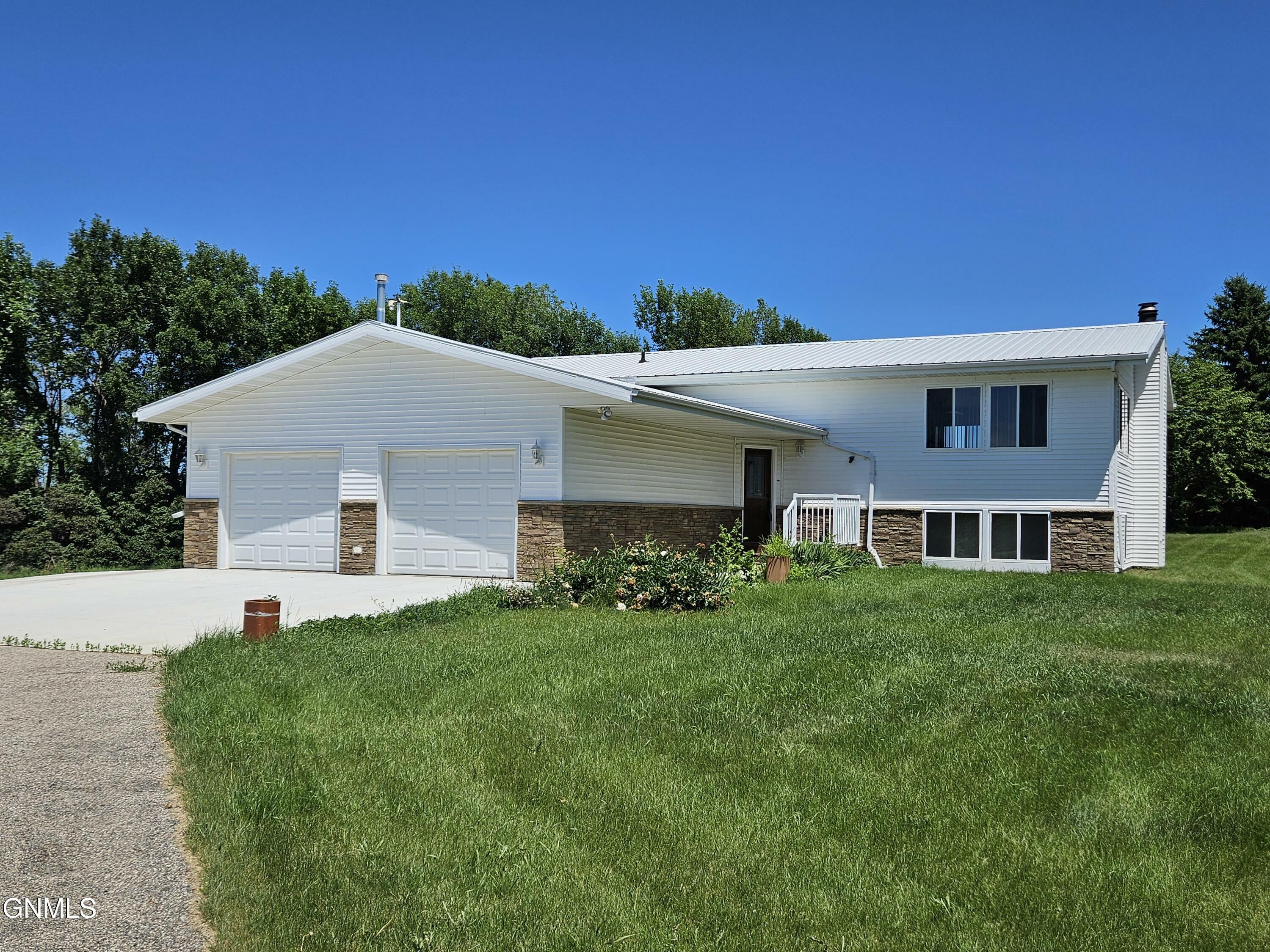 5110 Grassy Lane  Bismarck ND 58503 photo