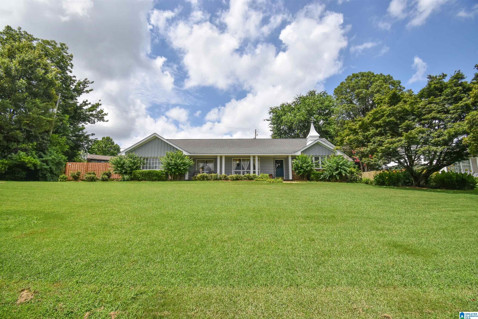 Property Photo:  1812 Highfield Drive  AL 35216 