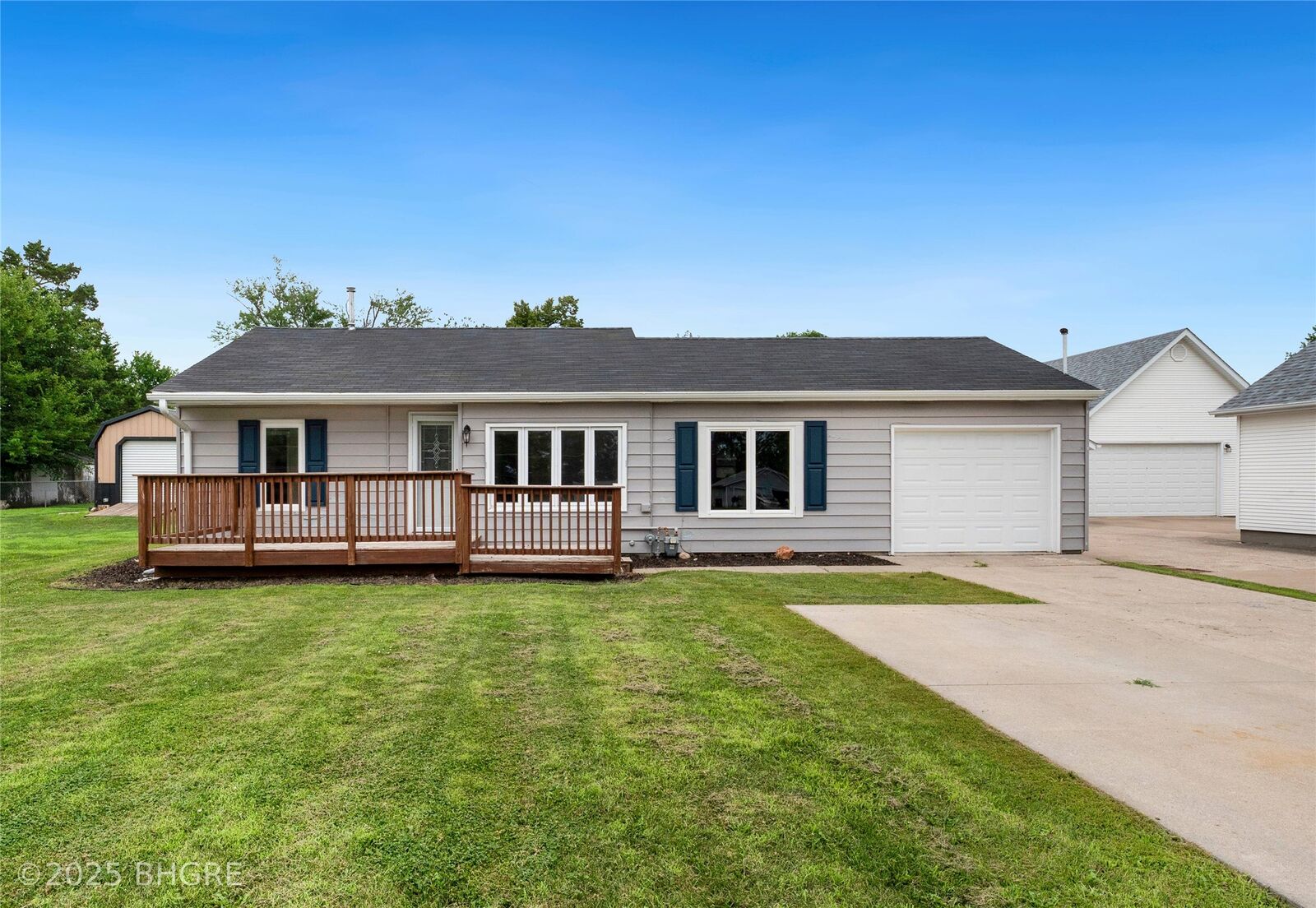 Property Photo:  808 E 8th Street S  IA 50208 