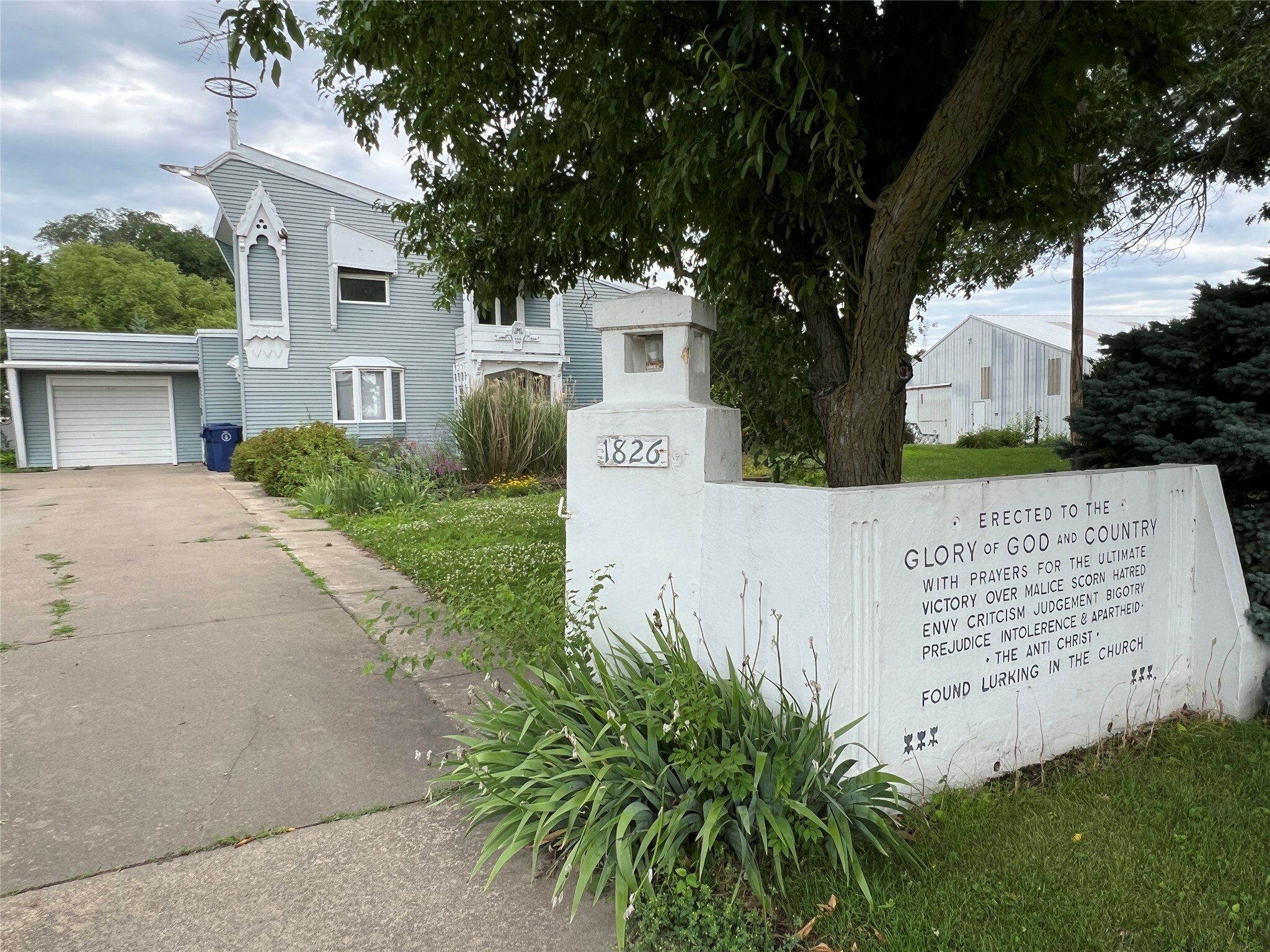 Property Photo:  1826 Washington Street  IA 50219 