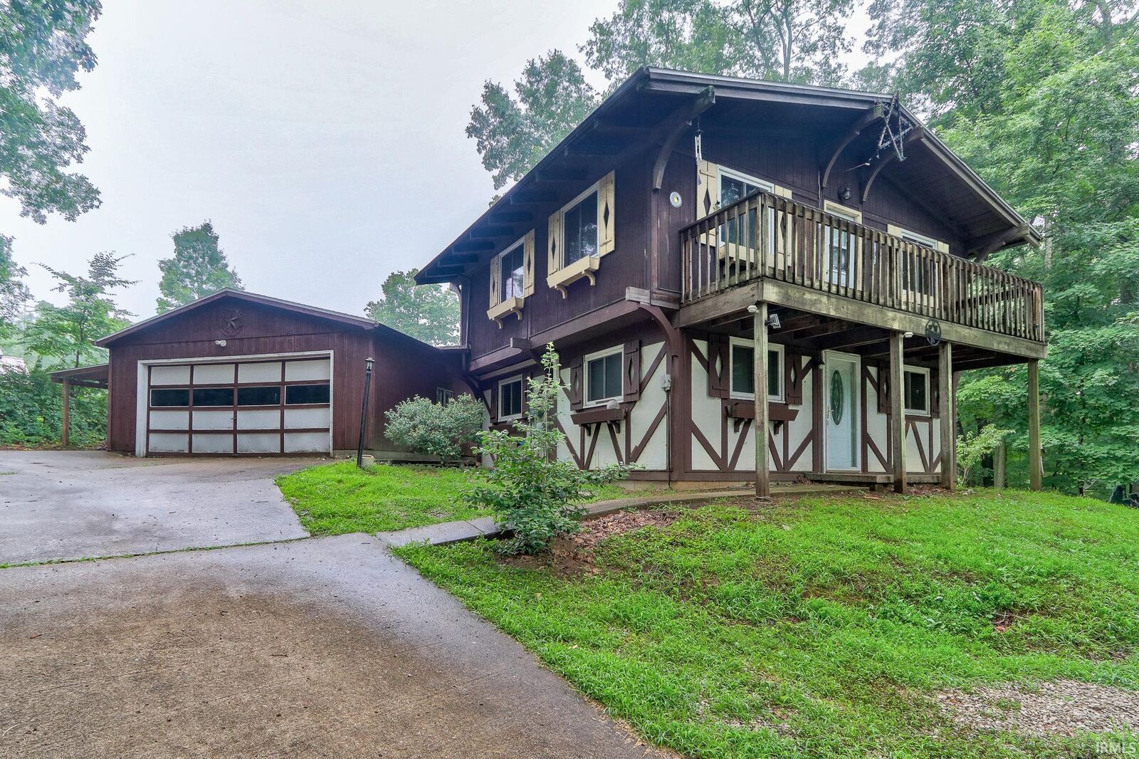 Property Photo: 870 S Chimes Court IN 47579-6102