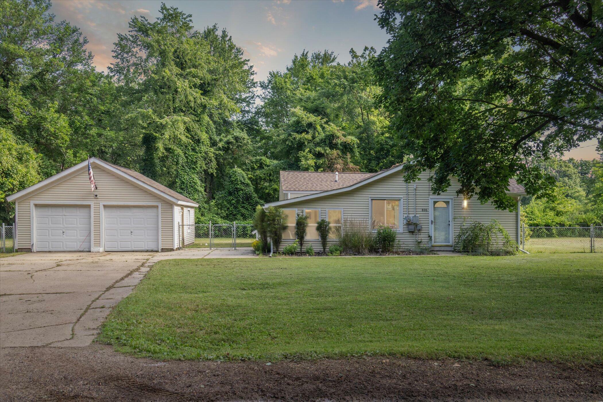 Property Photo: 806 10th Street MI 49080
