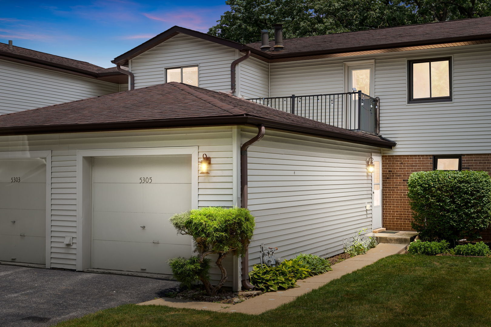 Property Photo: 5305 Newport Drive IL 60532