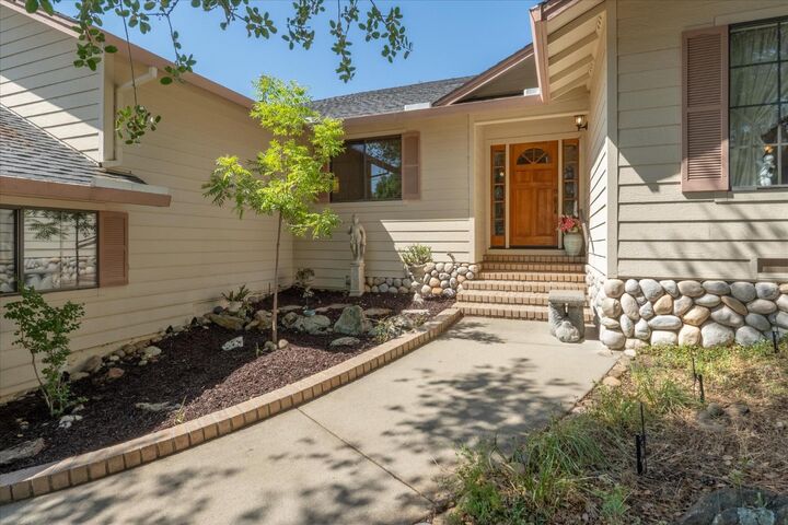 Property Photo:  220 Mistletoe Ct  CA 95222 