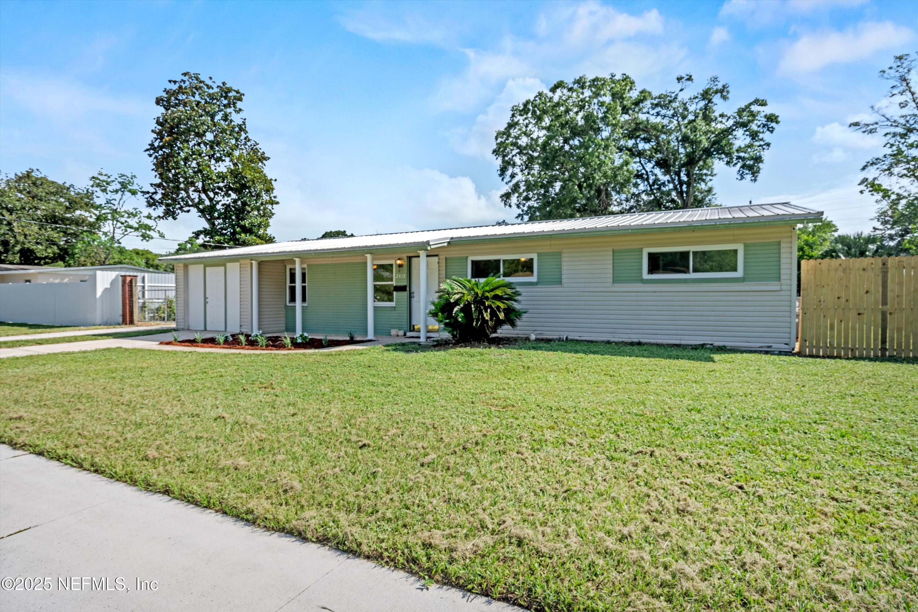 Property Photo: 2419 Burlingame Drive W FL 32211