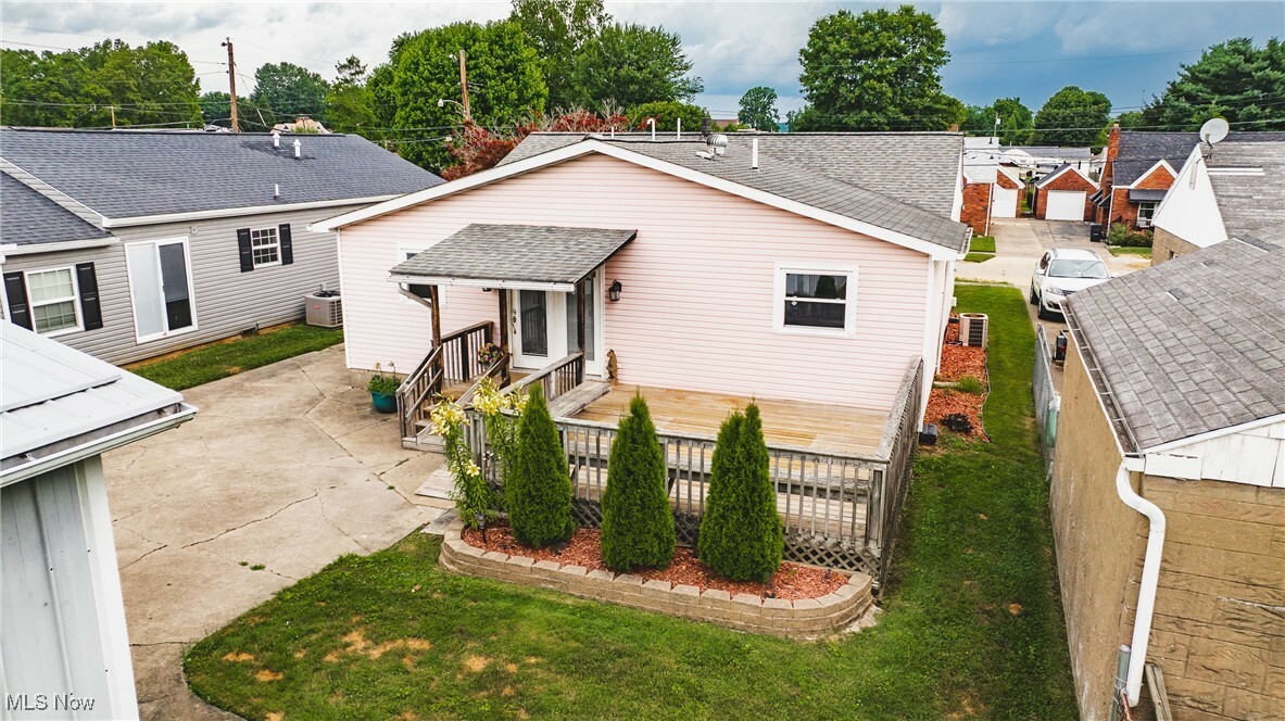 Property Photo:  114 E 6th Street  WV 26187 