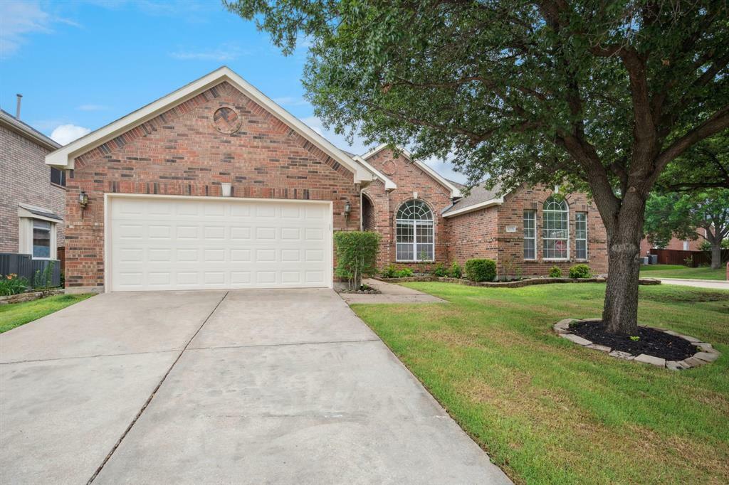 Property Photo:  1221 Old Oak Trail  TX 75028 