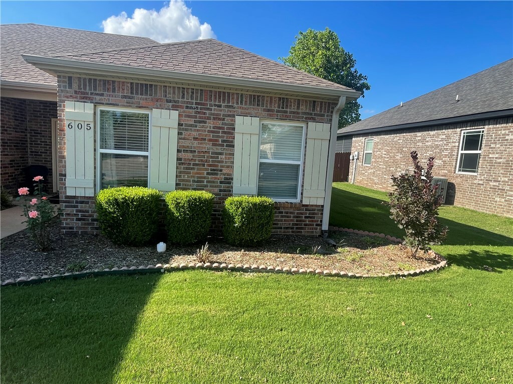 Property Photo:  605 Teri Drive  AR 72761 