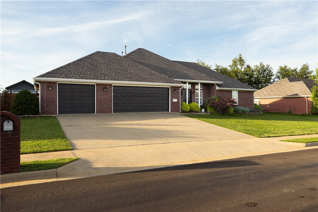 Property Photo:  704 Hankins Avenue  AR 72745 