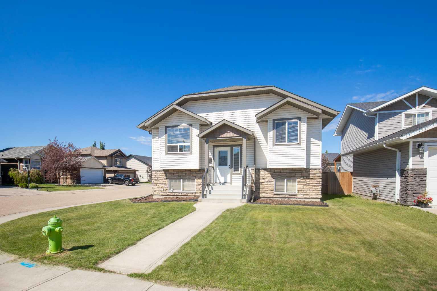 46 Stephenson Crescent  Red Deer AB T4R 0L4 photo