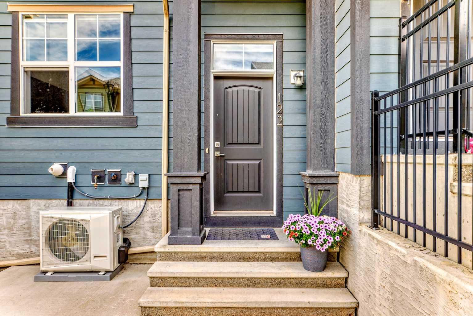 Property Photo: 122 Evanscrest Gardens NW AB T3P 0S1