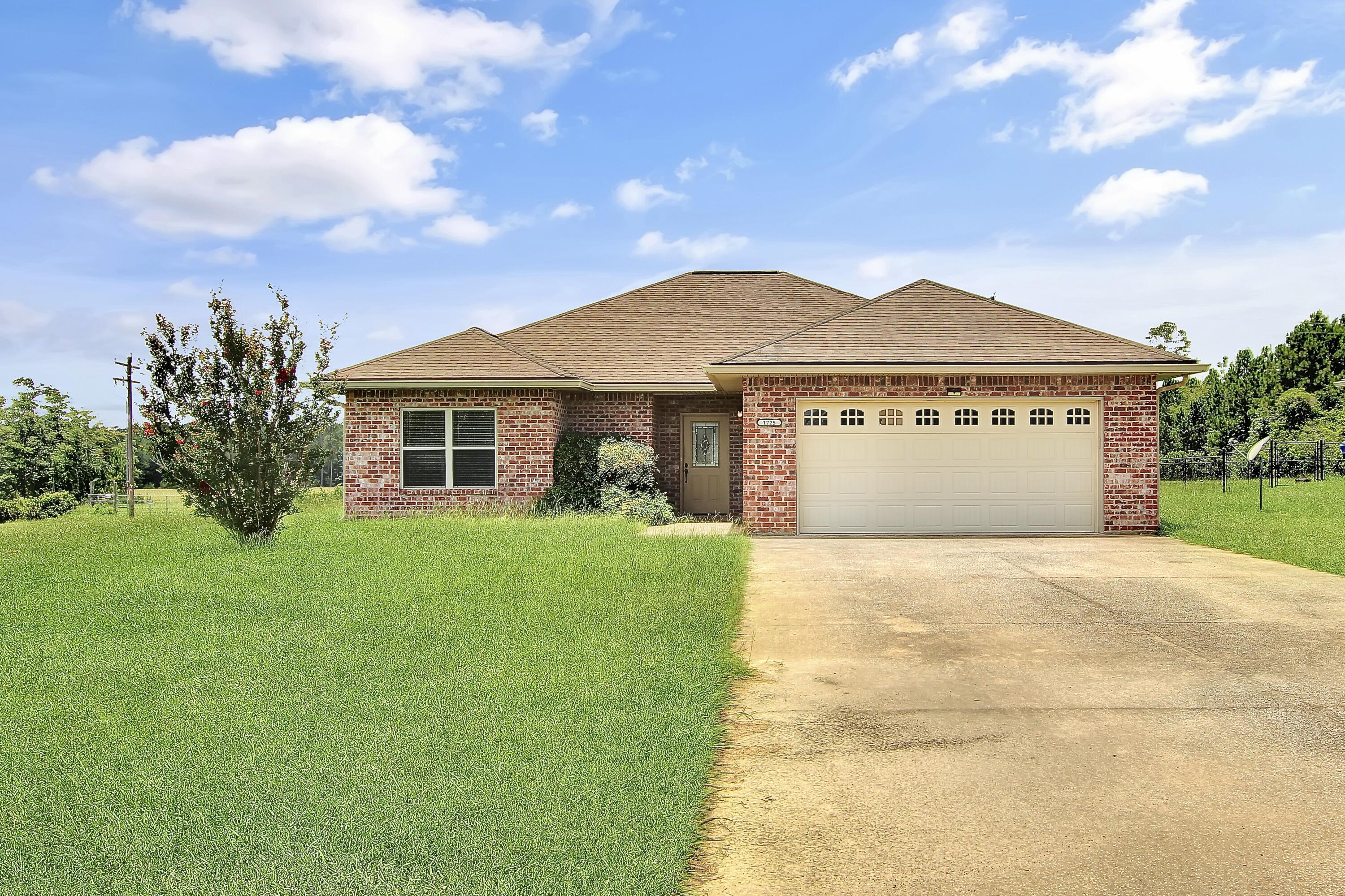 Property Photo: 1725 Lakeview St LA 70634