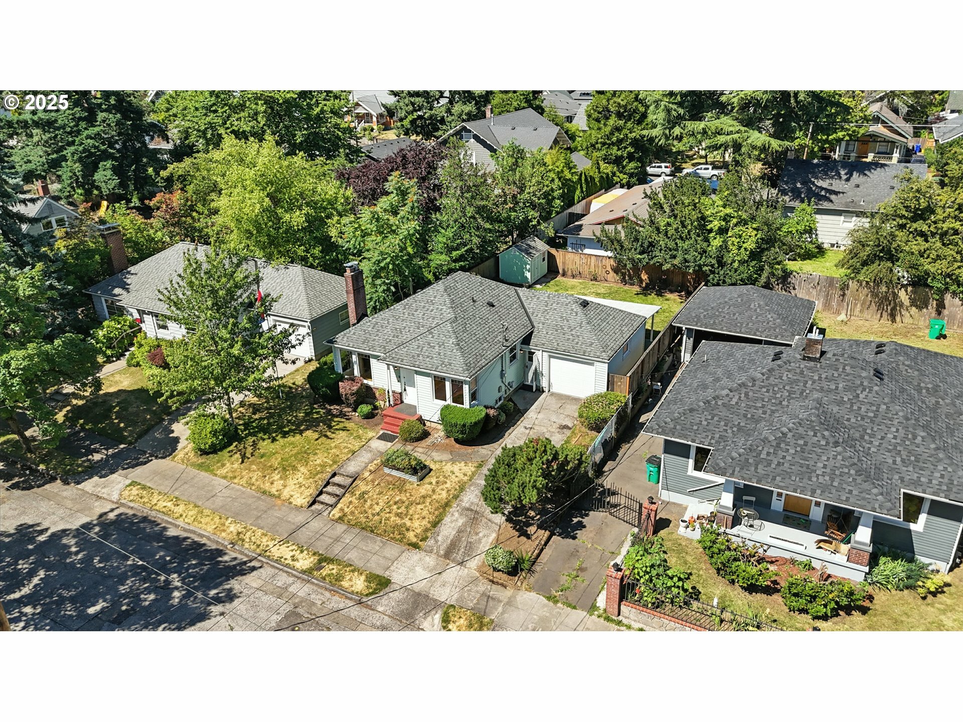Property Photo:  6415 NE 7th Ave  OR 97211 