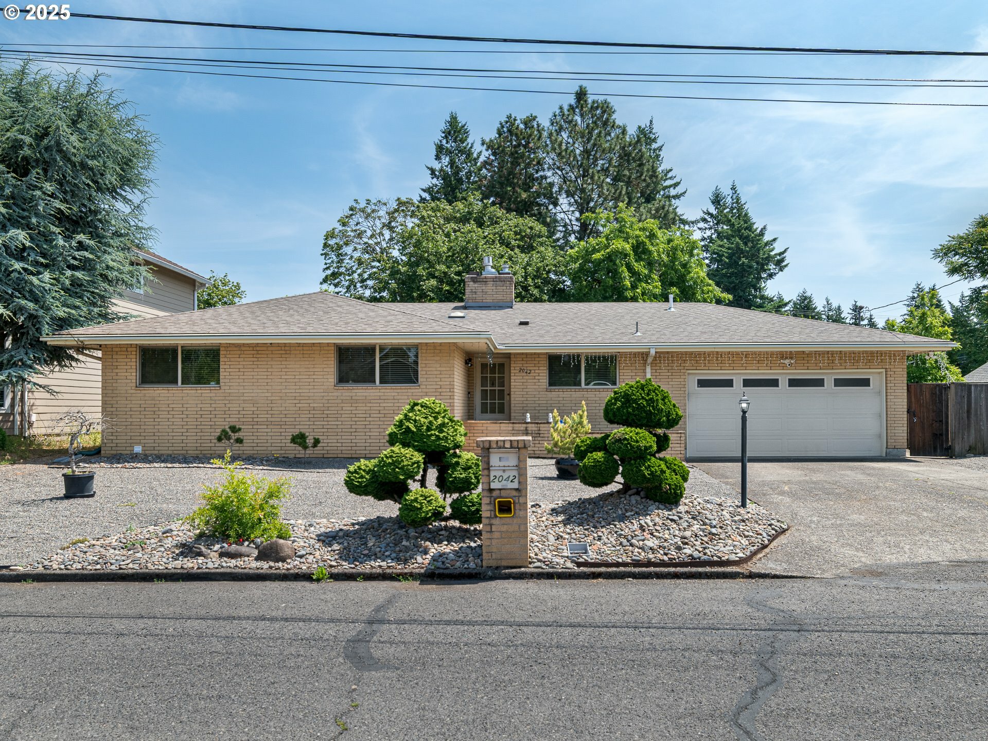 Property Photo: 2042 SE 138th Ave OR 97233