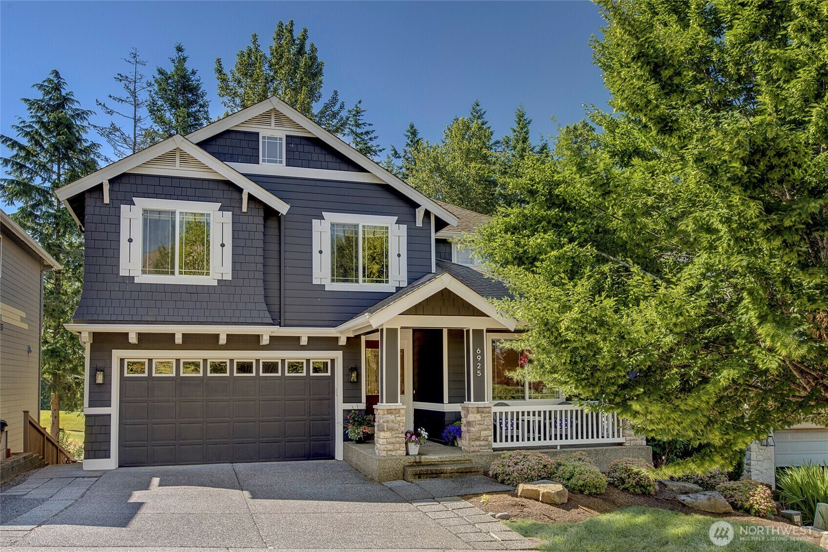 Property Photo: 6925 Oakmont Avenue SE WA 98065