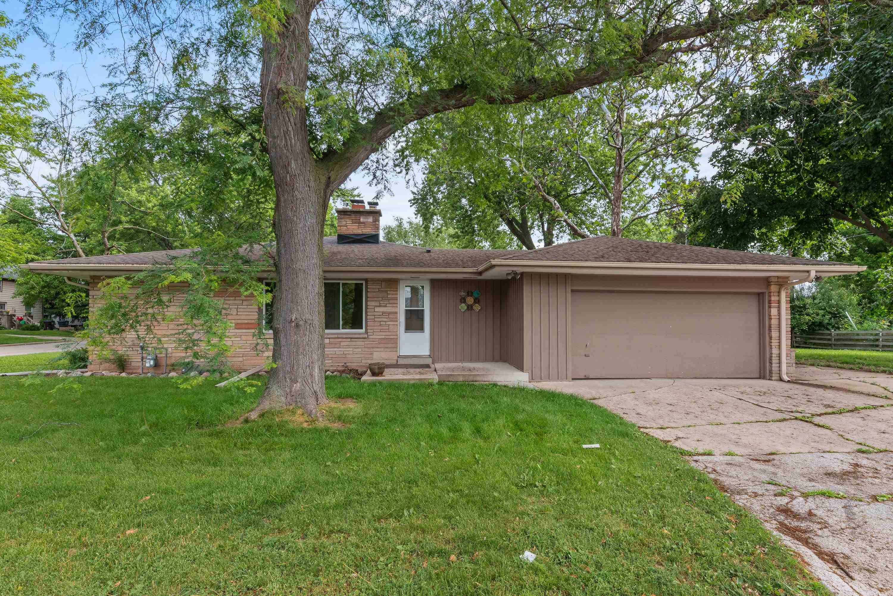 Property Photo: 5404 N Bethmaur Lane WI 53209-4909