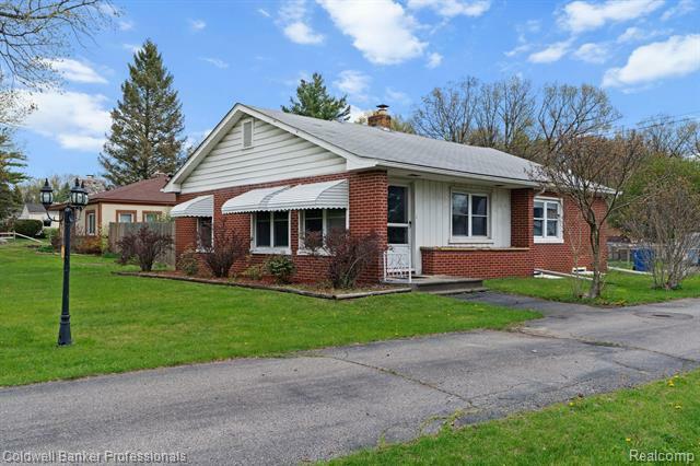 Property Photo:  1401 S Williams Lake Road  MI 48327 