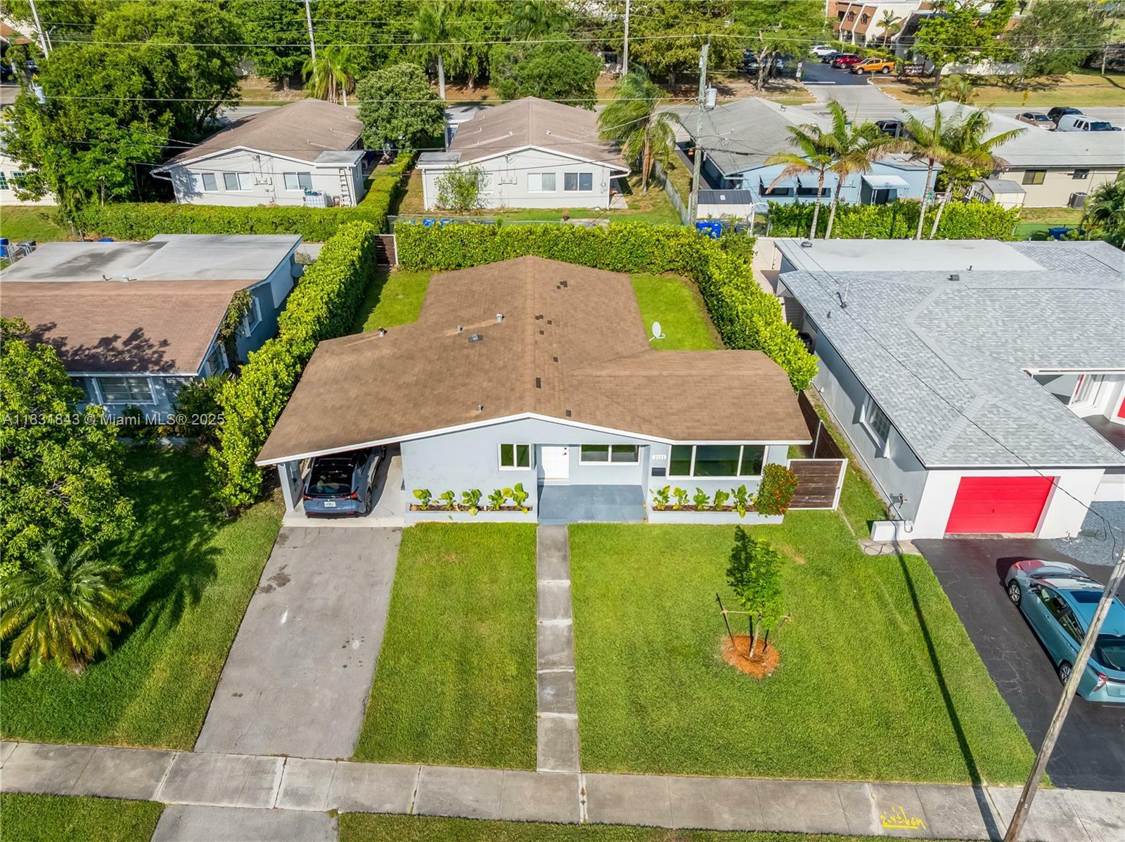 Property Photo:  2111 N 14th Ct  FL 33020 