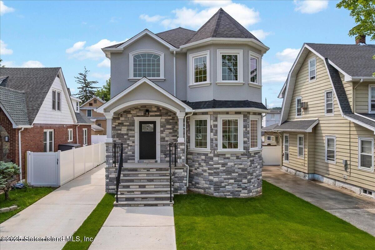 Property Photo: 150 Dudley Avenue NY 10301