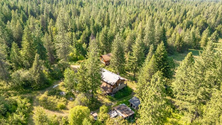 Property Photo: 8414 E Lodge Pole Ln WA 99003