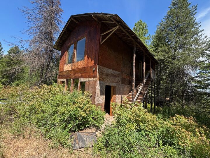 Property Photo: 8414 E Lodge Pole Ln WA 99003