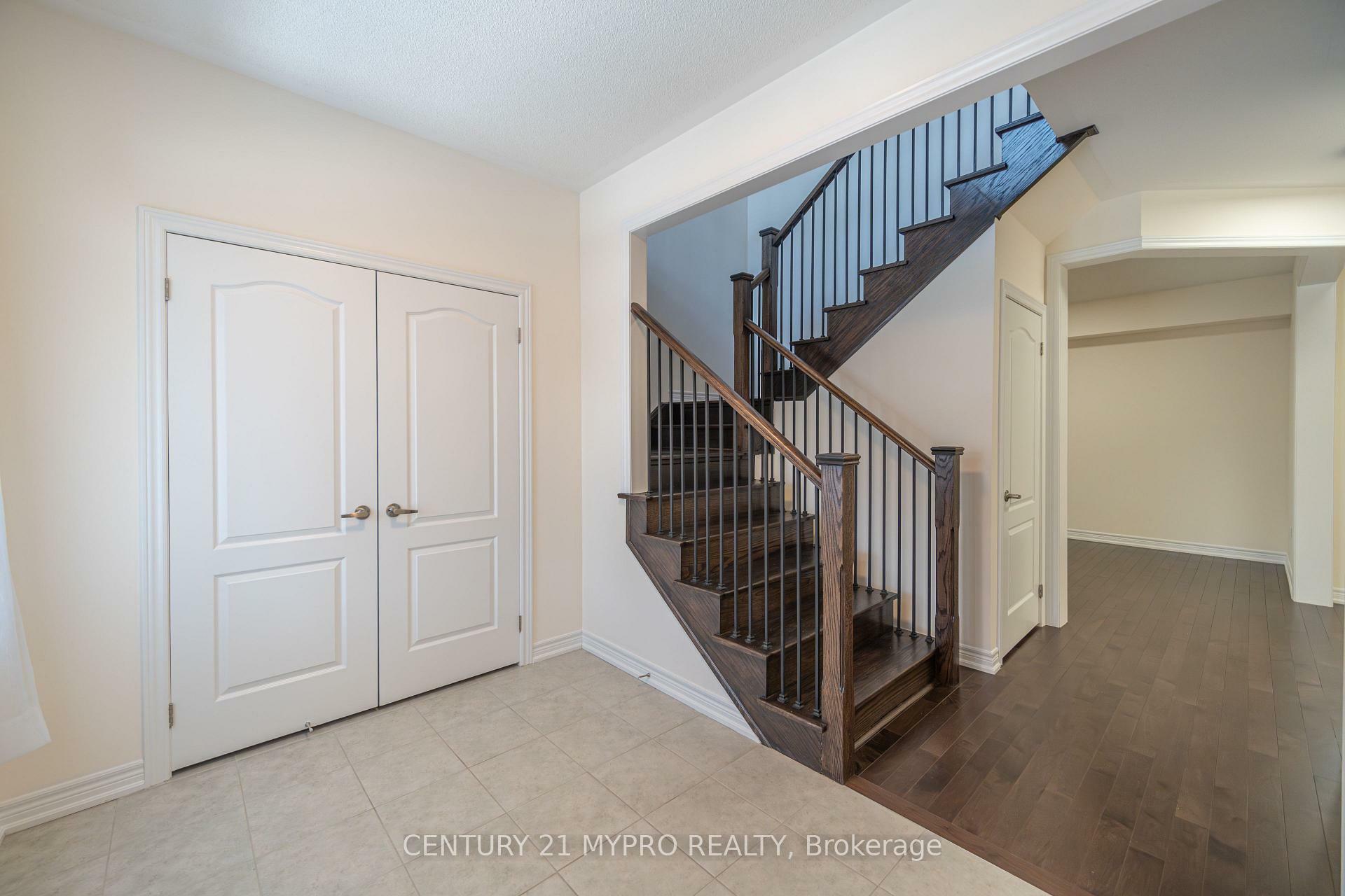 Property Photo:  33 Pietrowski Drive  ON L4P 0J7 
