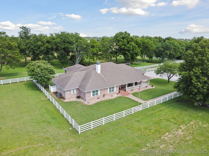 Property Photo:  9149 S 305th East Avenue  OK 74014 