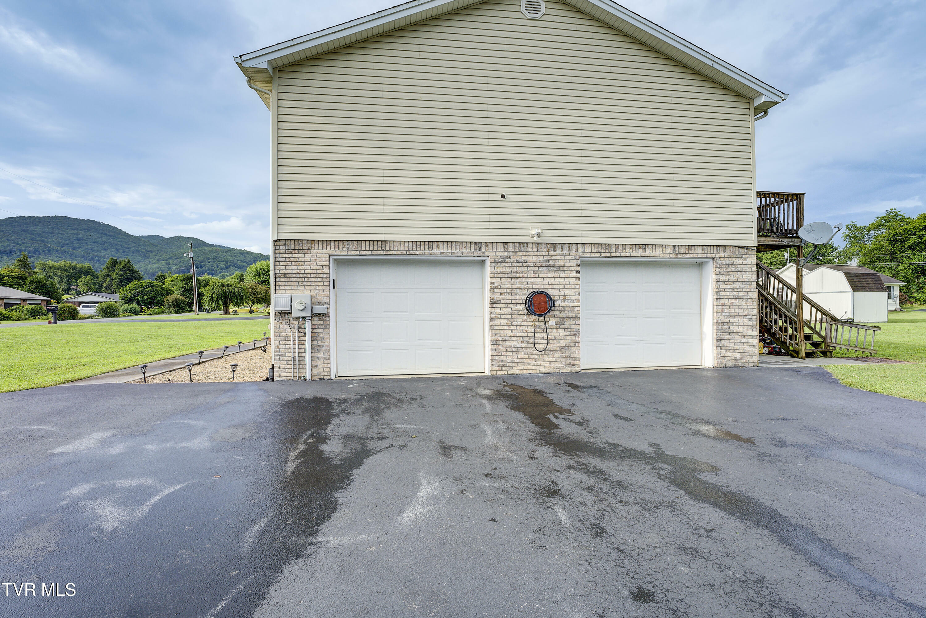 Property Photo: 134 Camelot Court TN 37643
