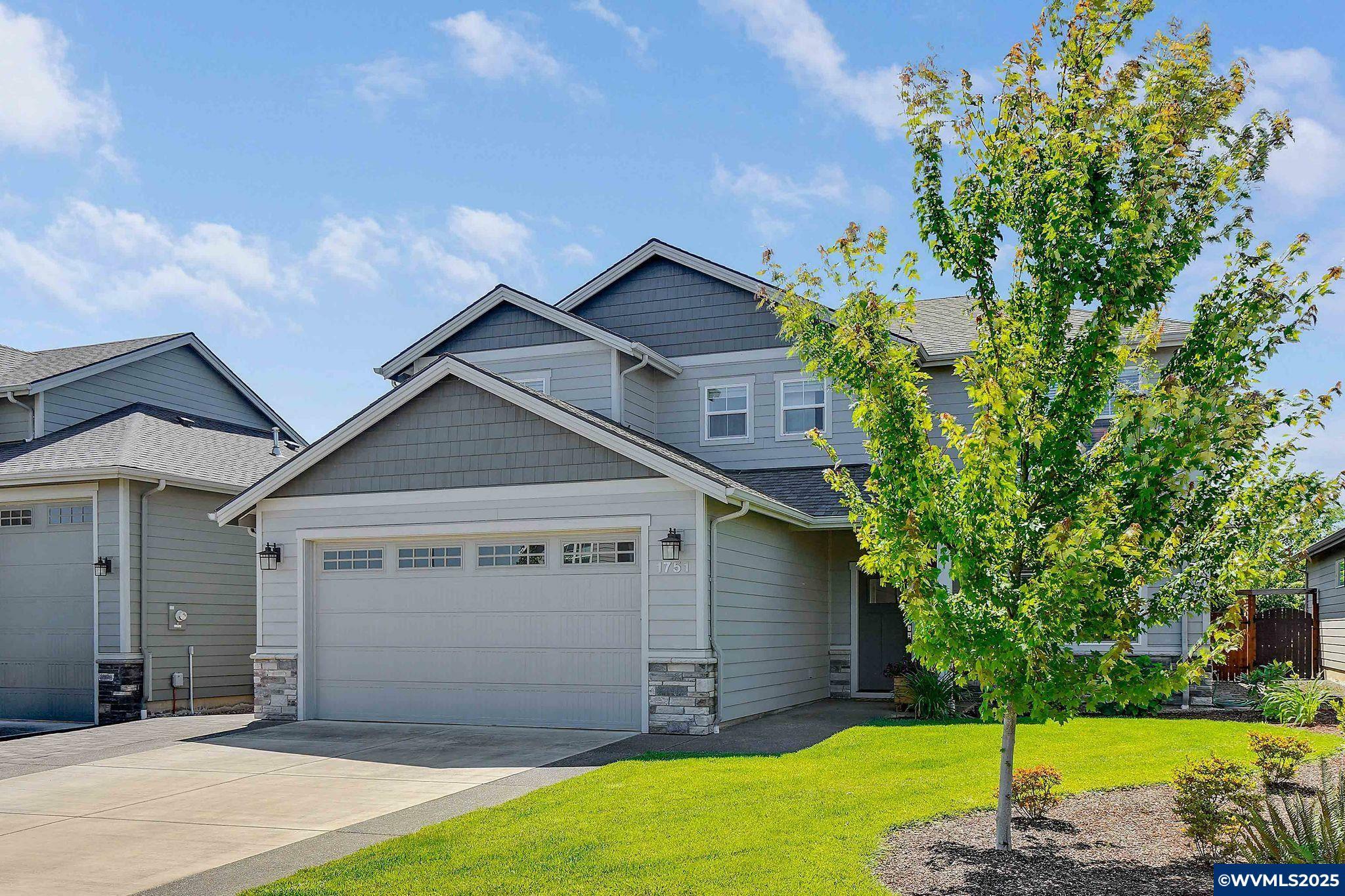 Property Photo:  1751 SE Academy St  OR 97738 