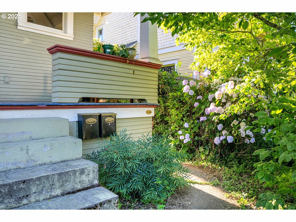 Property Photo:  3821 N Gantenbein Ave  OR 97227 