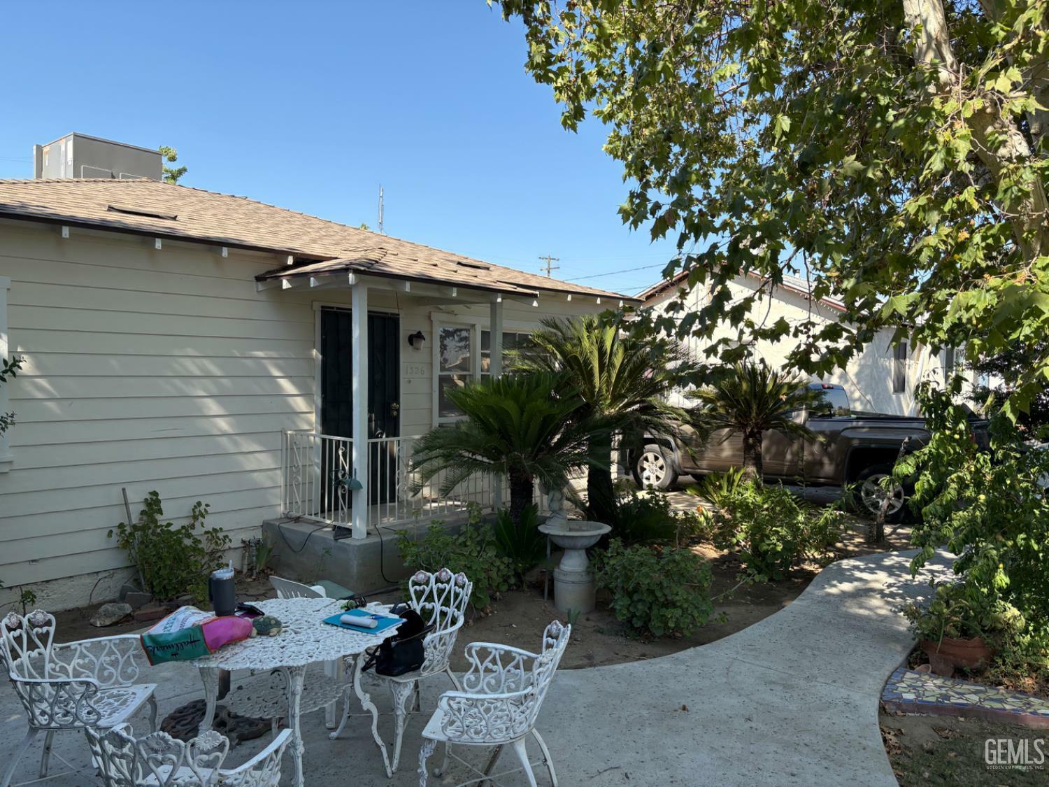Property Photo: 1326 Eureka Street CA 93305