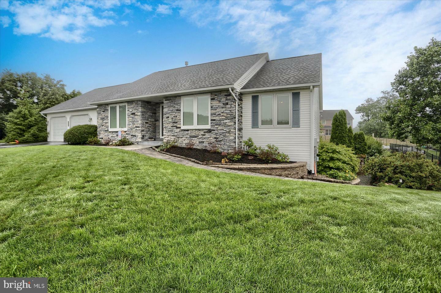 Property Photo:  5823 Barnsley Drive  PA 17111 