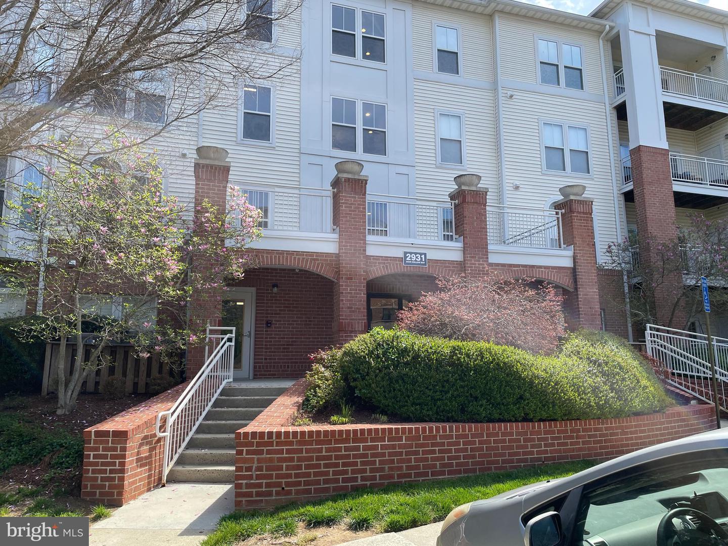Property Photo: 2931 Deer Hollow Way 106 VA 22031