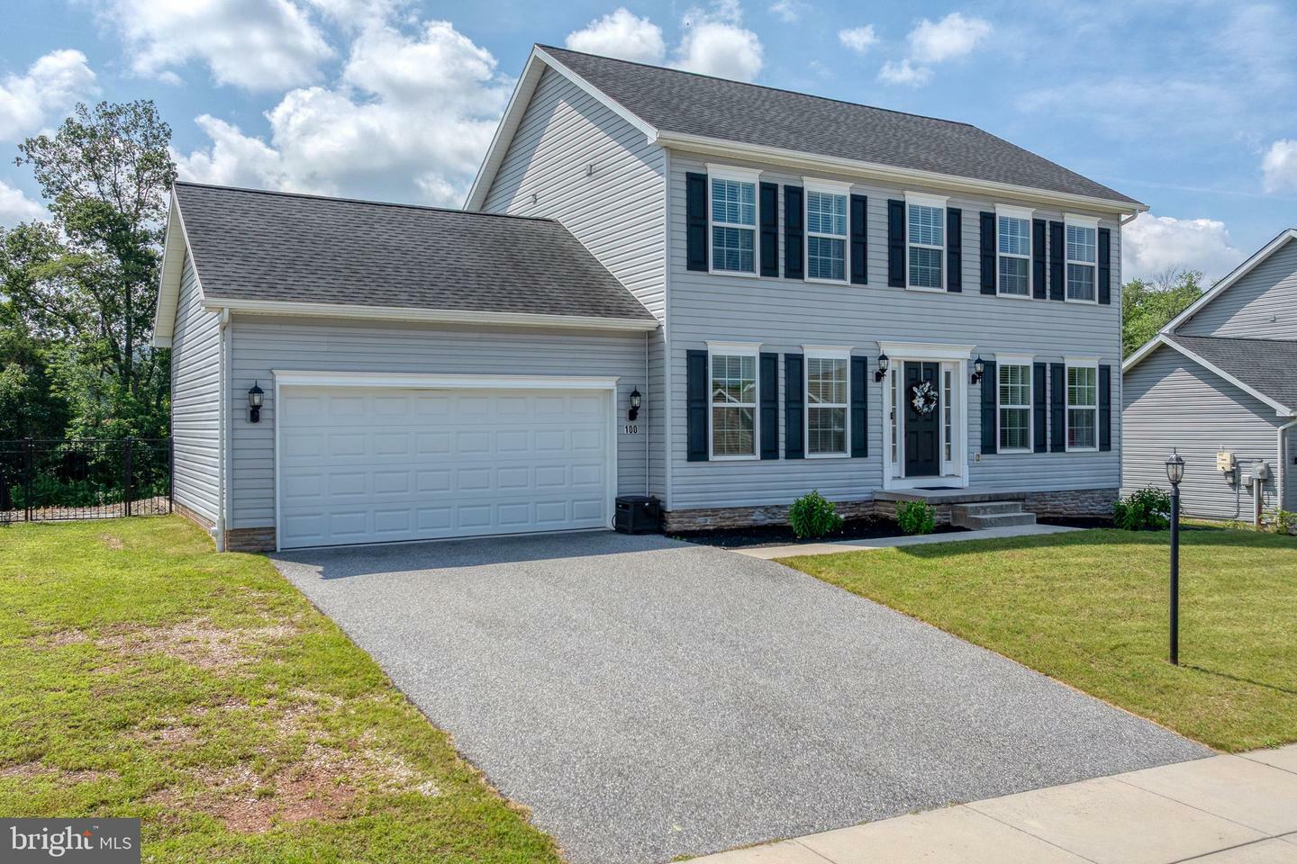 Property Photo: 100 Clover Run PA 17301