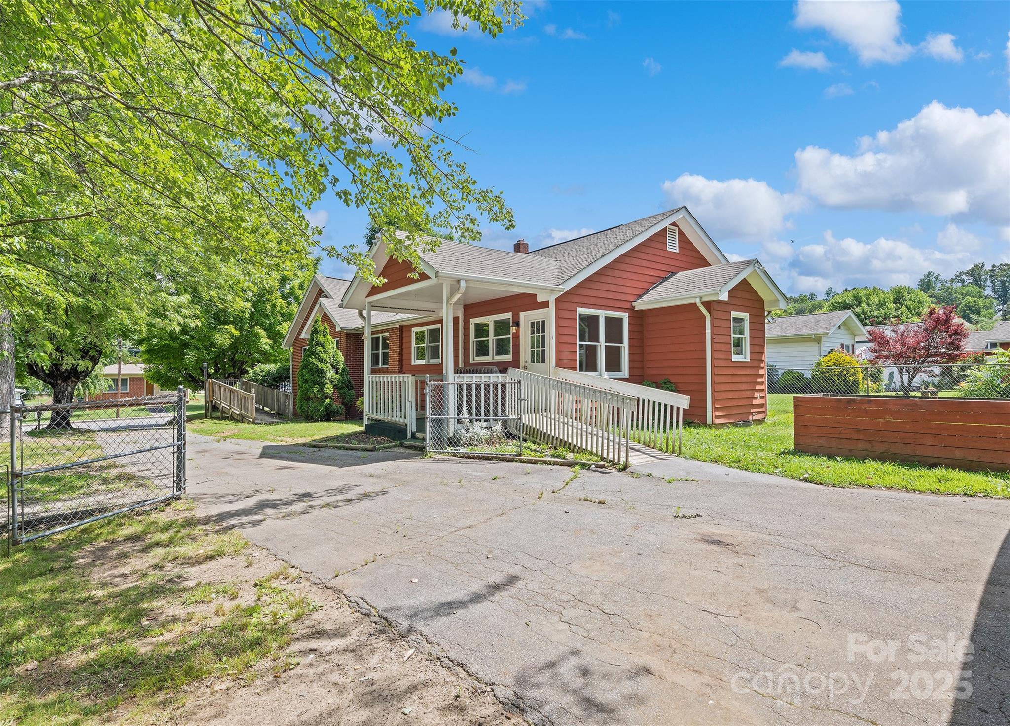 Property Photo:  205 Hazelwood Avenue  NC 28786 