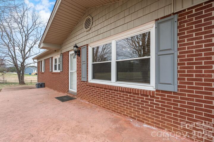 Property Photo:  309 Sheldon Street  NC 28638 