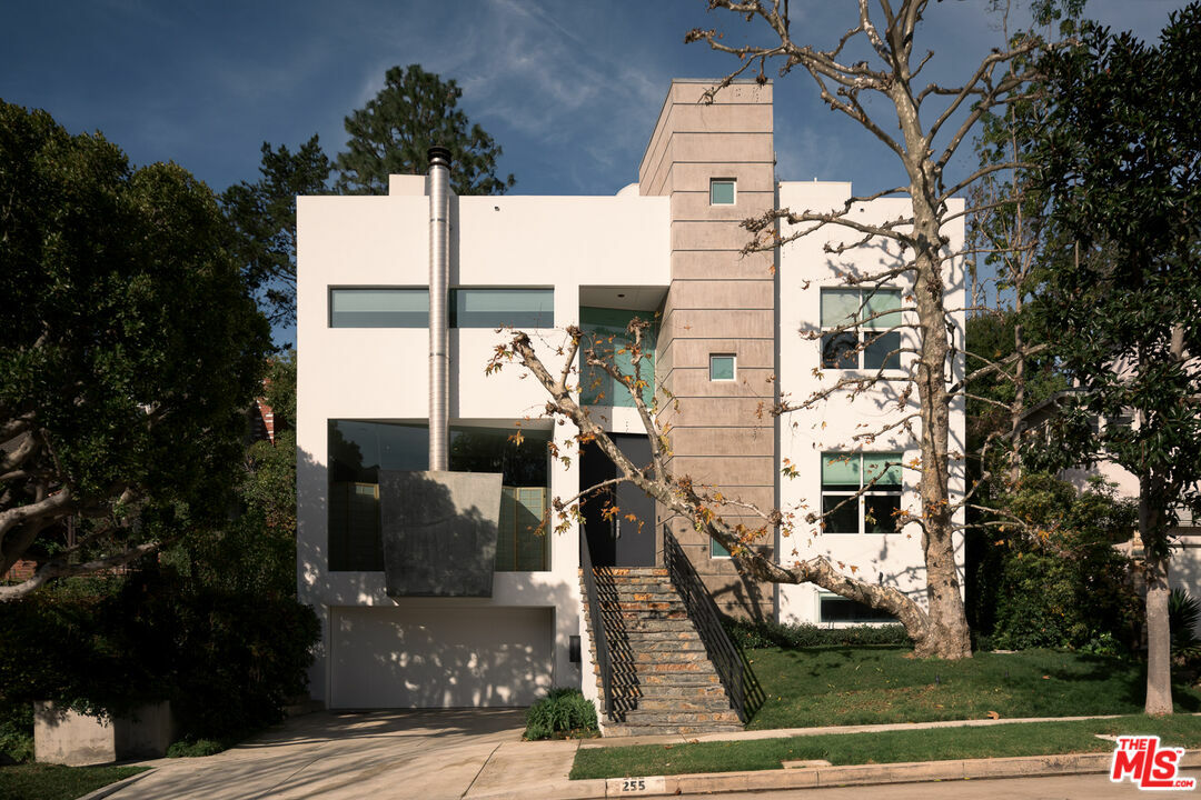 Property Photo:  255 S Bentley Ave  CA 90049 