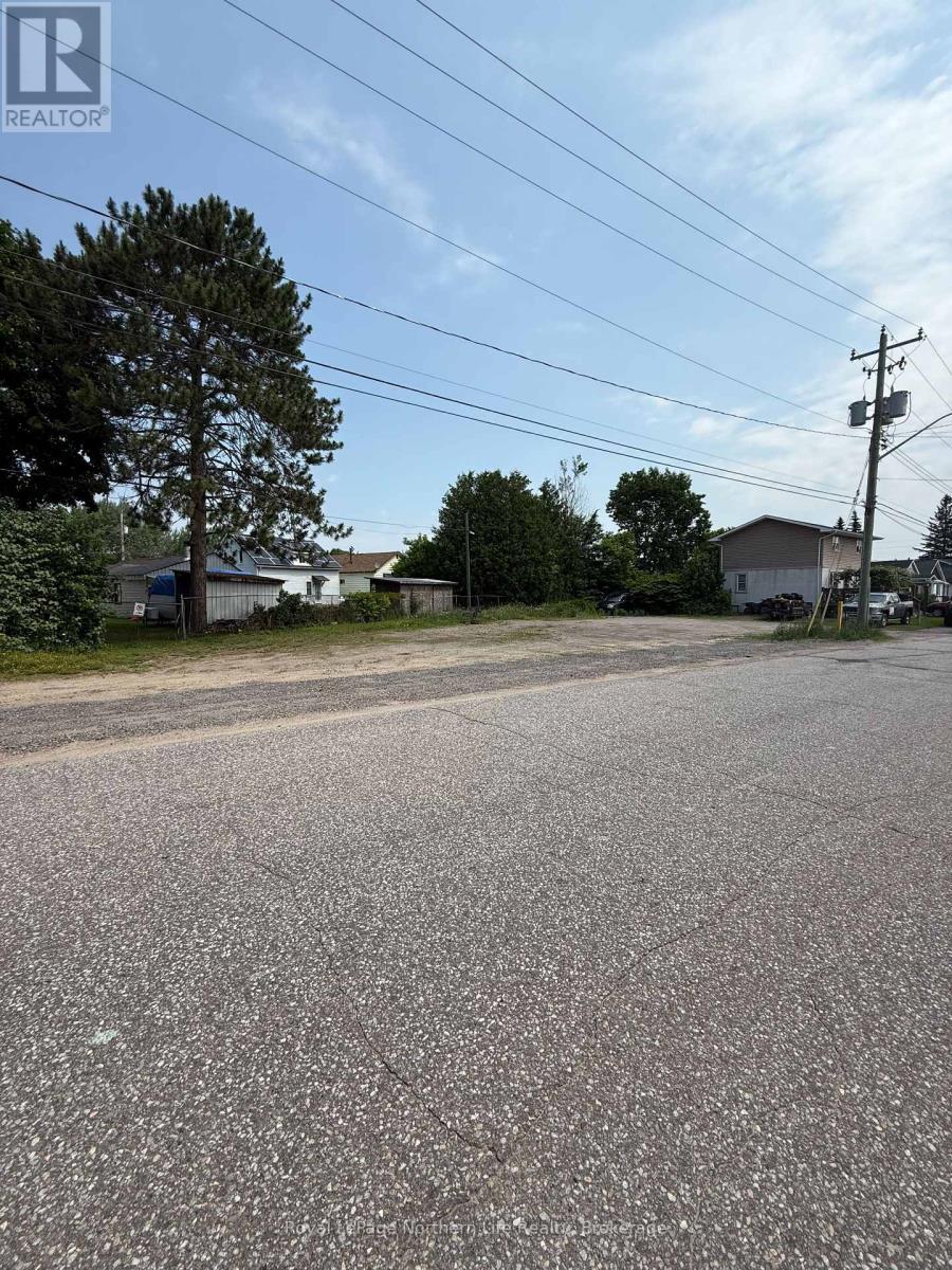 Photo de la propriété:  328 Dudley Avenue  ON P1A 7A5 
