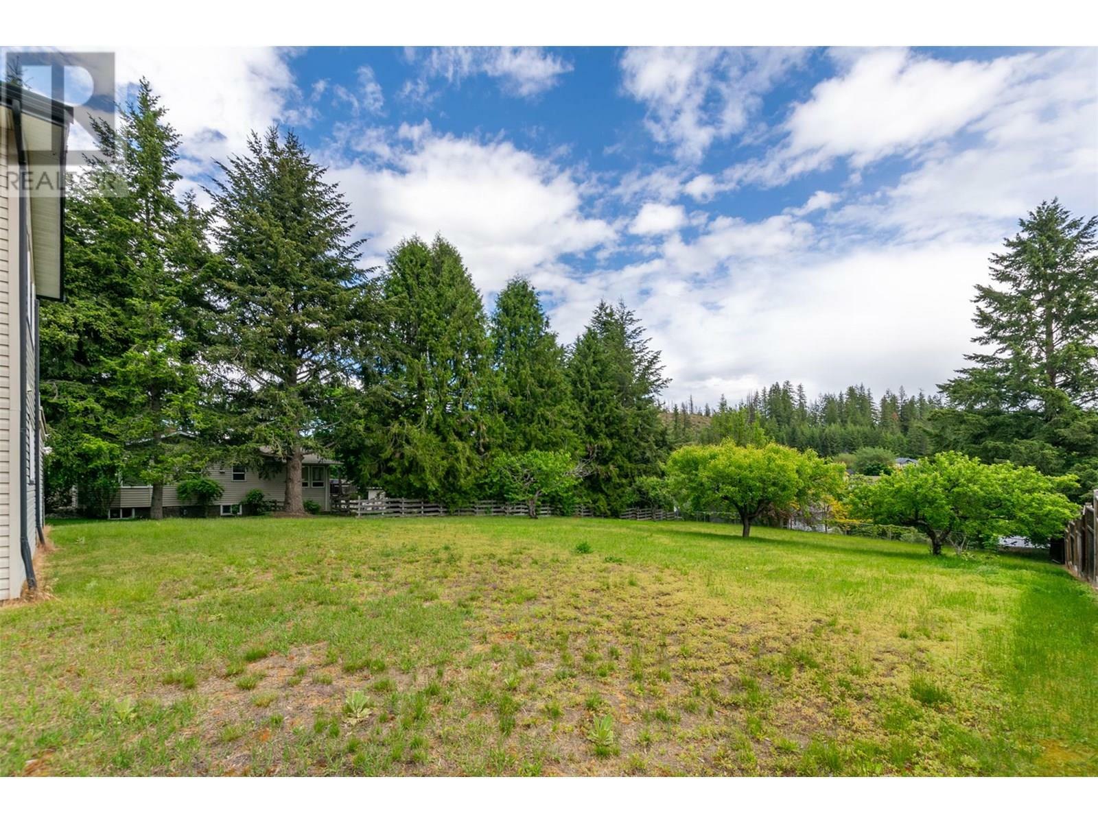 Photo de la propriété: 860 33 Street Southeast BC V1E 2C5