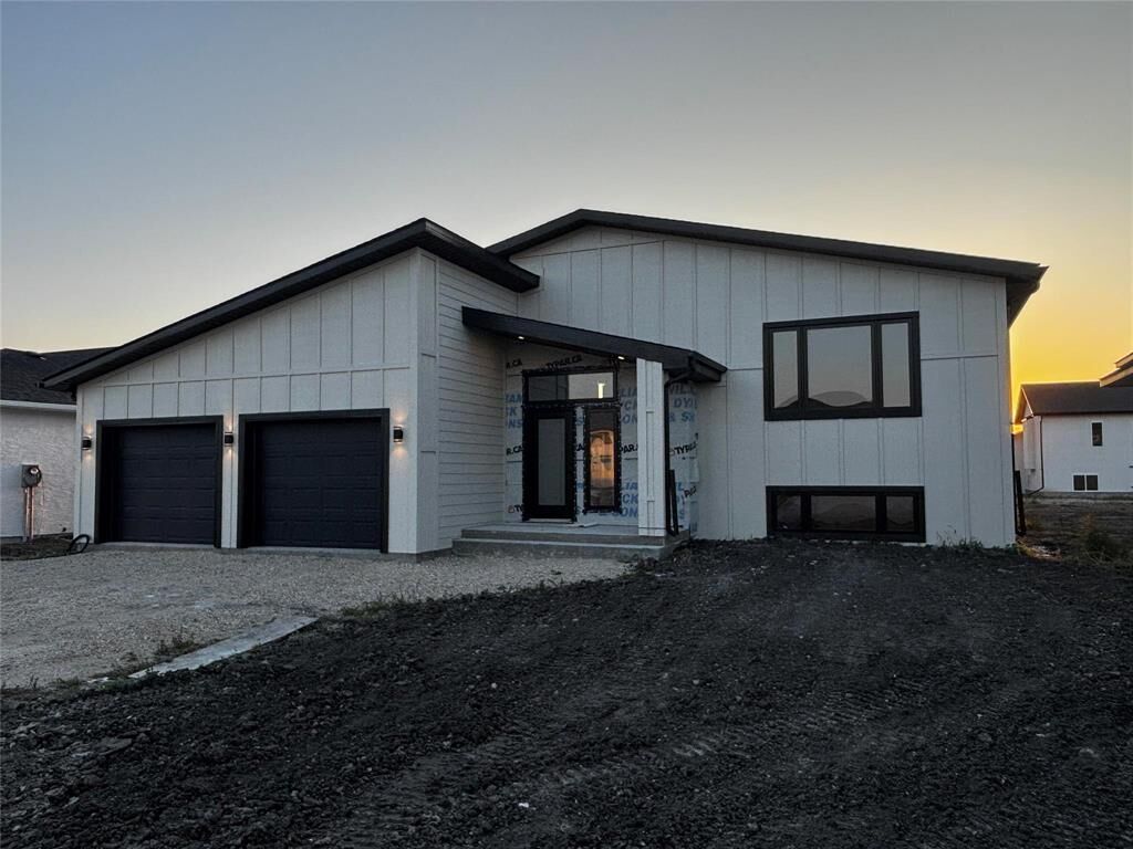 Property Photo:  75 Harvest Bay  MB R5G 0C1 
