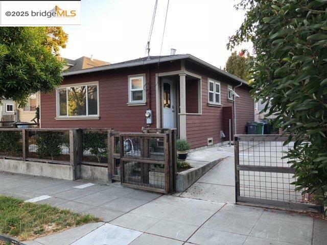 Property Photo: 2408 8th St CA 94710