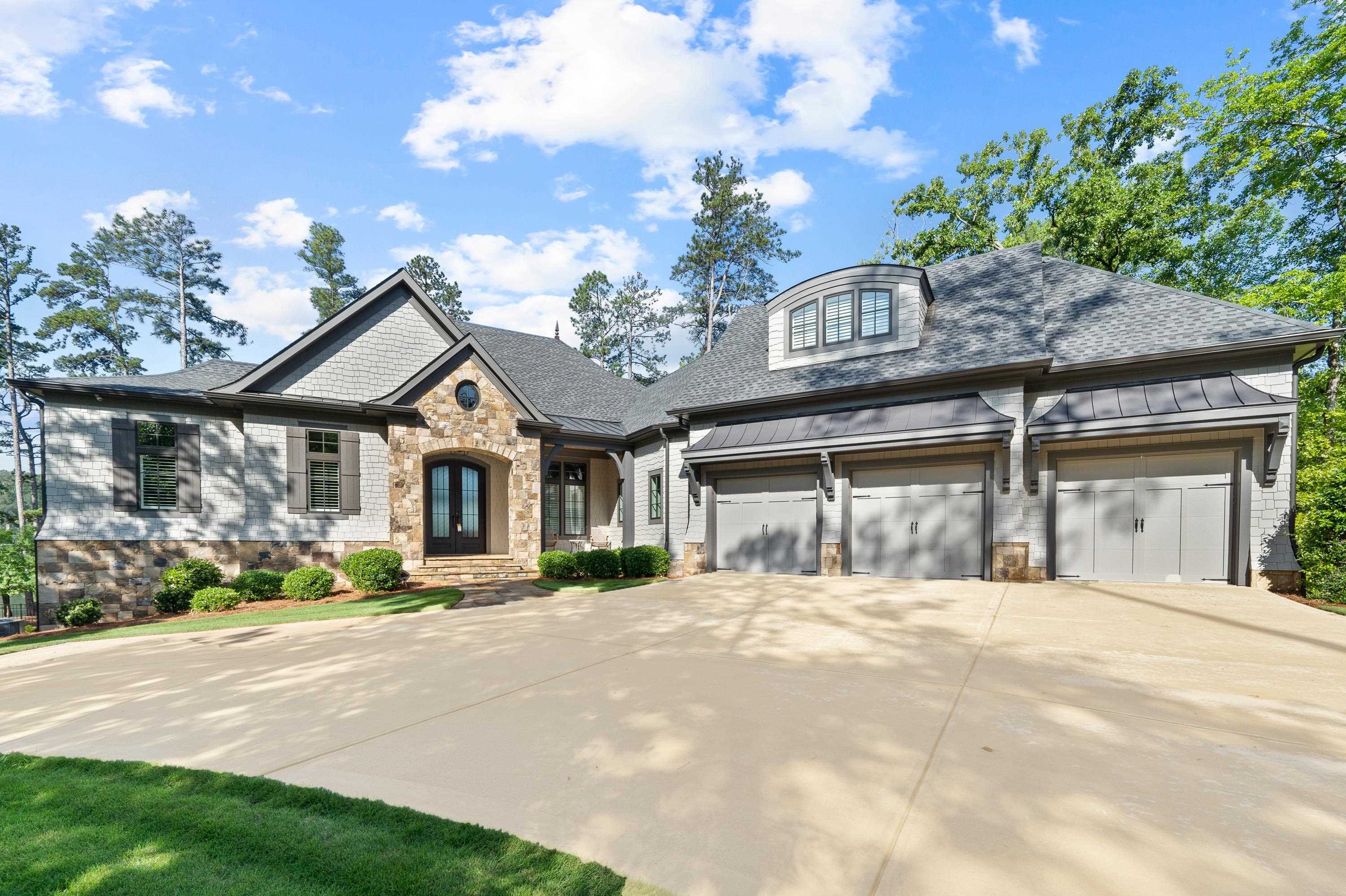 Property Photo: 1091 Hawthorne Heights GA 30642