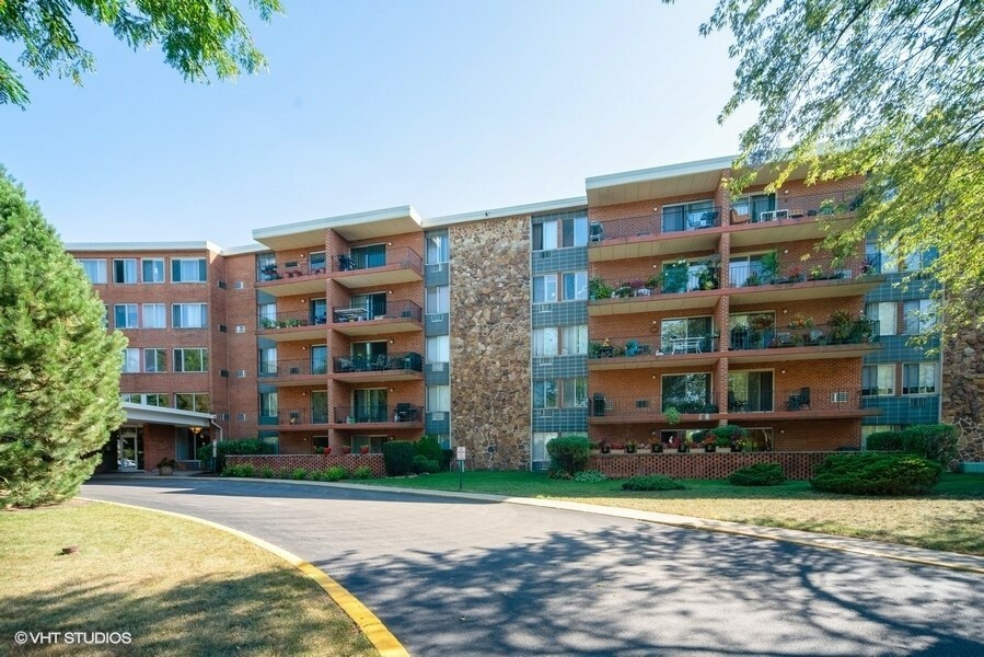 Property Photo: 18 E Old Willow Road 507N IL 60070