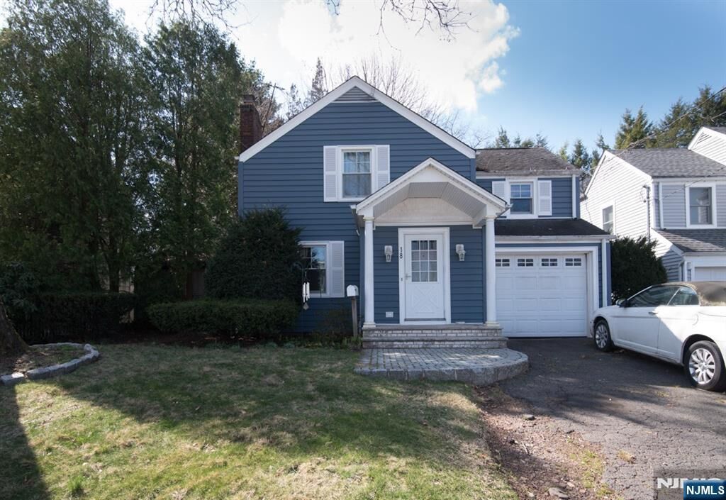 Property Photo:  