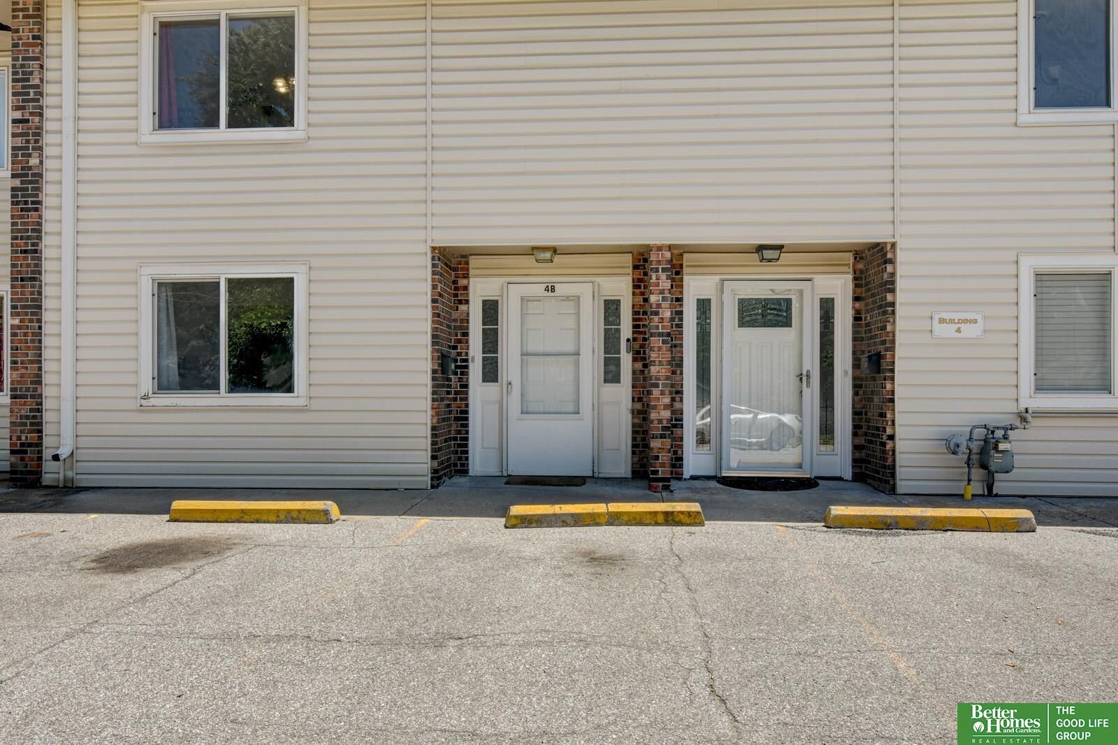 Property Photo: 1120 Delmar Street 4B NE 68046